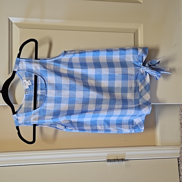 Blue and white gingham J Crew tank top, size 00, $20 - Picture 1 of 4